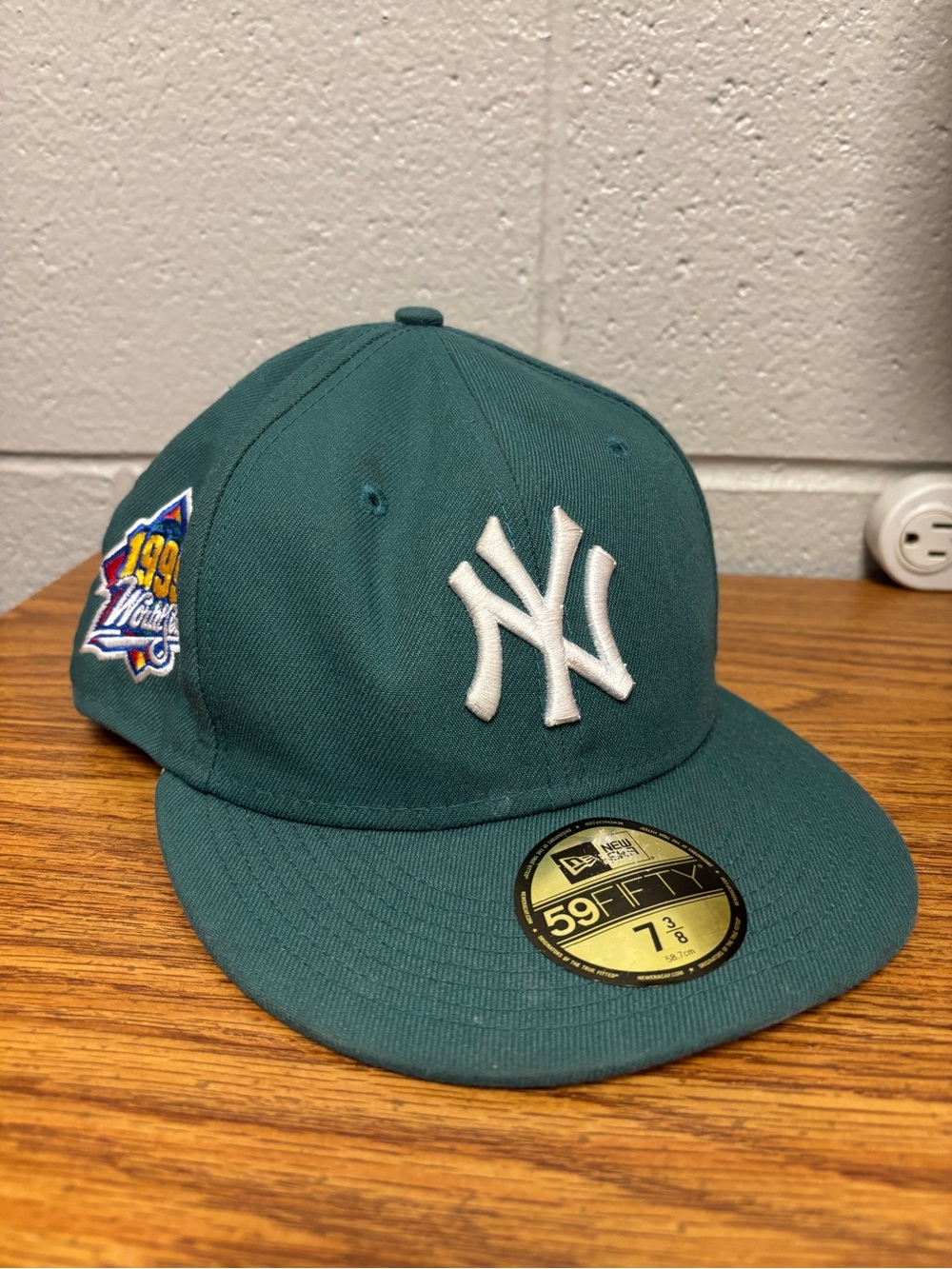 NY Yankees 1999 World Series Patch Fitted Hat Men 7 3/8 New Era 59FIFTY Green